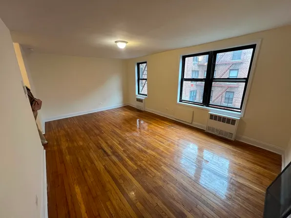 14454 Roosevelt Ave #3C, Flushing, NY 11354