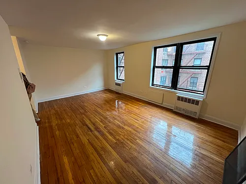 14454 Roosevelt Ave #3C Photo 1 14454 Roosevelt Ave #3C Photo 1
