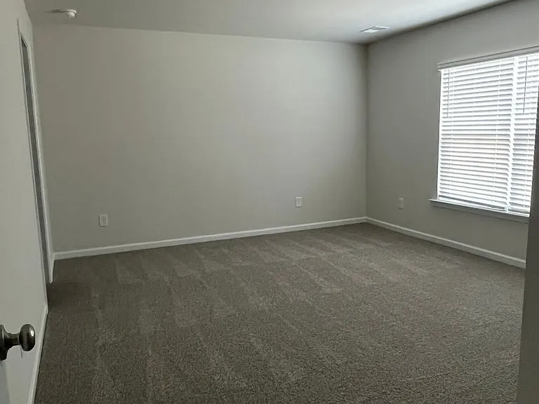 315 S Lake Ct — Photo 7