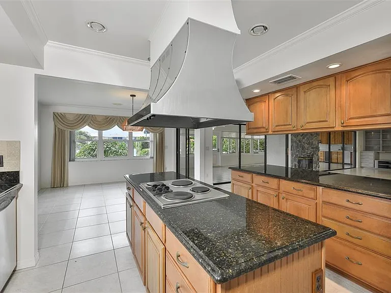 929 Symphony Isles Blvd — Photo 17