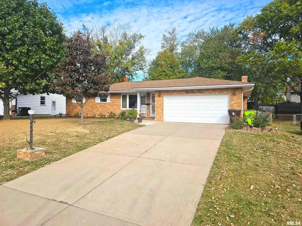 3303 W Chartwell Rd, Peoria, IL 61614