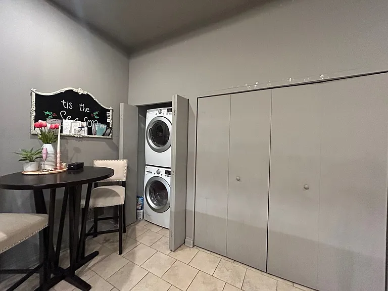 15 E Pearson St #3 — Photo 7