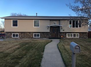 1908 Sioux St, Williston, ND 58801