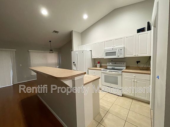 3rd image of 210 Milwaukee Blvd