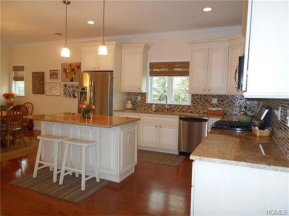 4th image of 6 Avner Ln