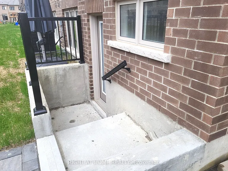 56 Singhampton Rd — Photo 7