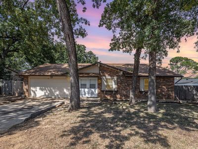 302 Fair Oaks Blvd, Euless, TX, 76039