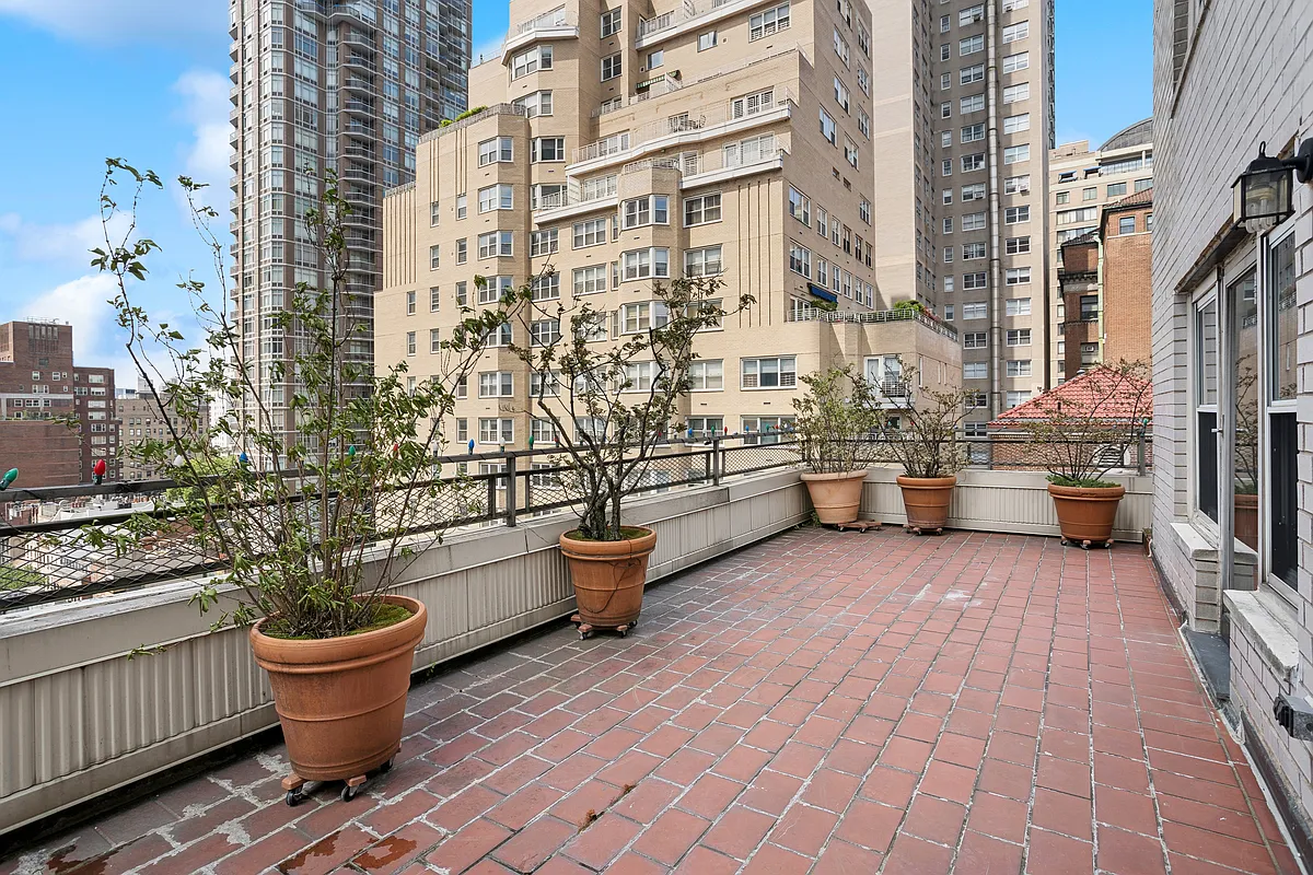 210 East 63rd St Unit 12A  