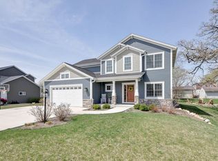 9434 Ashbury Ln, Pleasant Prairie, WI 53158