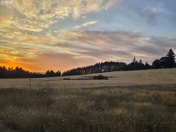 17475 NE Oak Grove Ln, Hillsboro, OR 97123