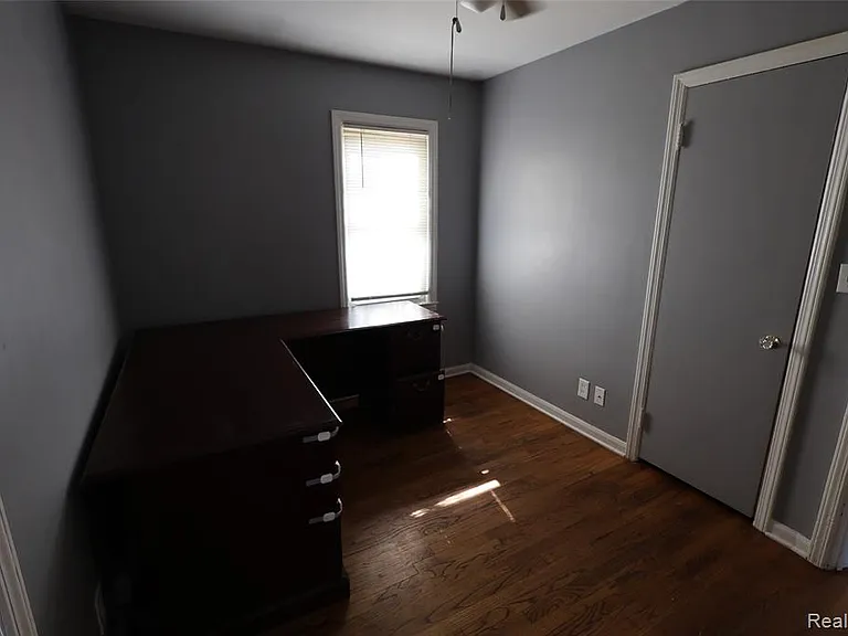 27226 Lawnwood St — Photo 9