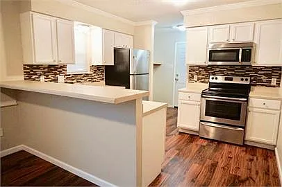 1205 Graham Avenue — Photo 4