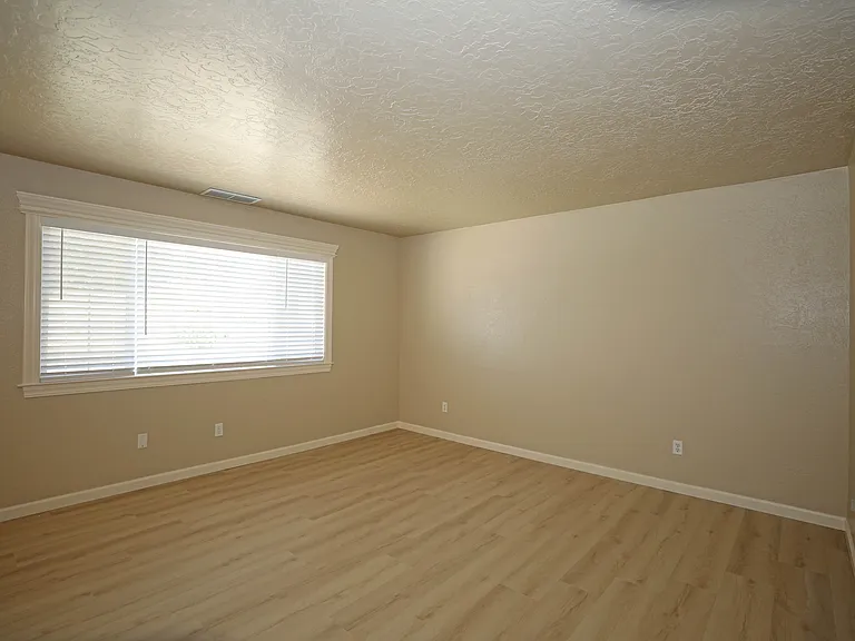 1959 Spruce Cir — Photo 10