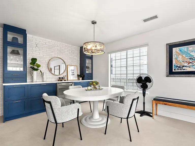 709 W Balboa Blvd — Photo 17