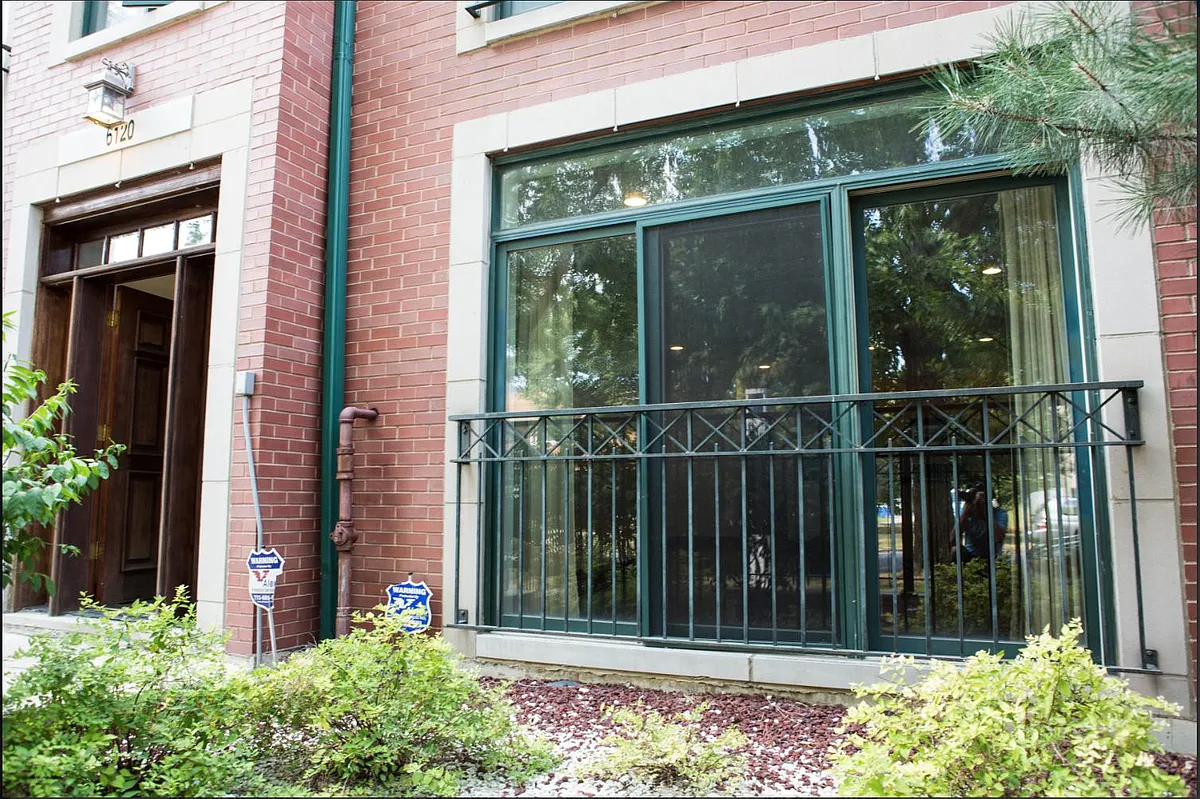Building Photo - 6120 S Ellis Ave #1N