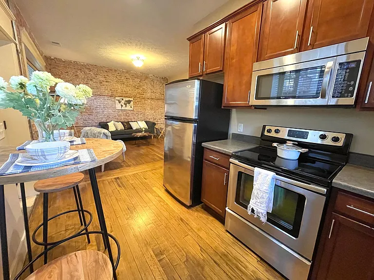 2934 Leavenworth St — Photo 17