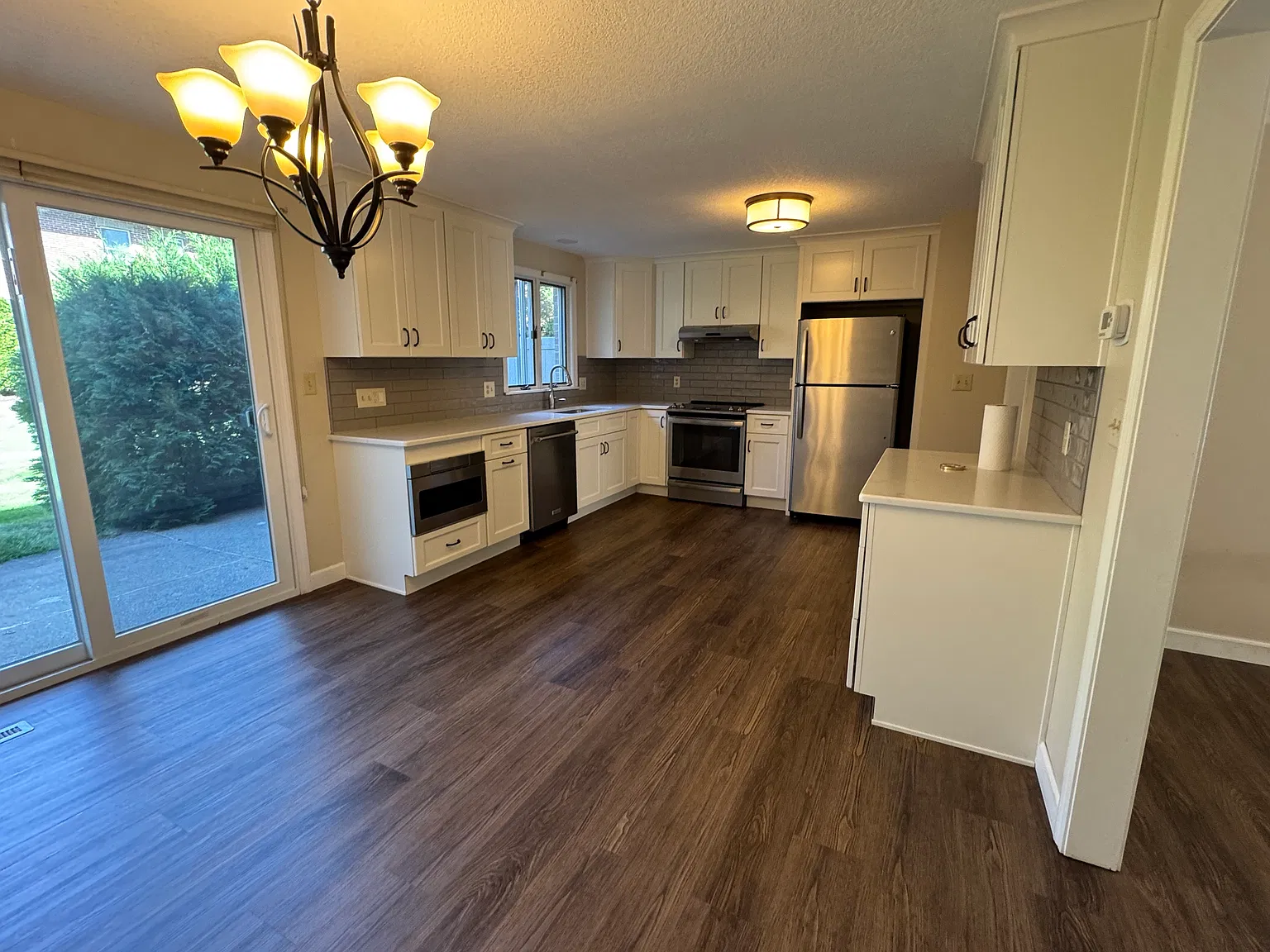 2 bed, 1428 sqft, $2,400 — Photo 4