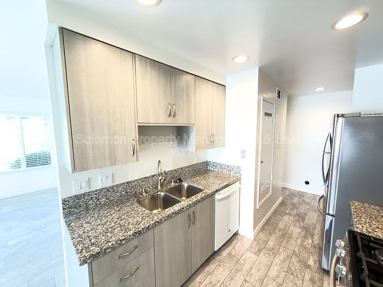 3623 Harbor Crest Way — Photo 9