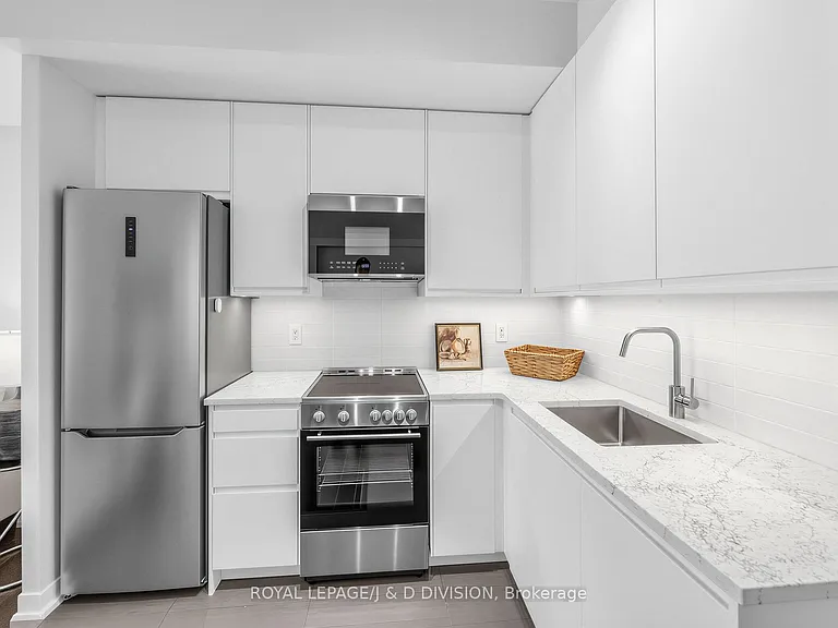 170 Fort York Blvd #1008 — Photo 9