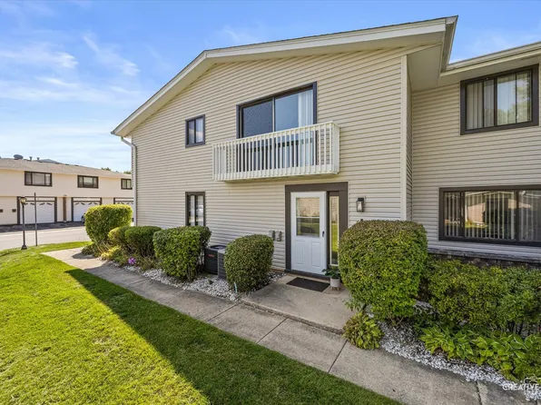 131 Fairlane Ct, Bloomingdale, IL 60108