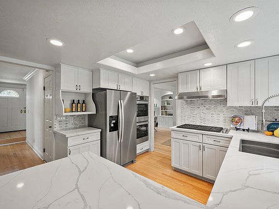 5th image of 206 Sheila Ct