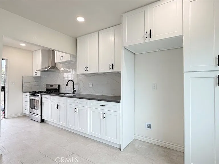 3820 W Valencia Dr — Photo 3