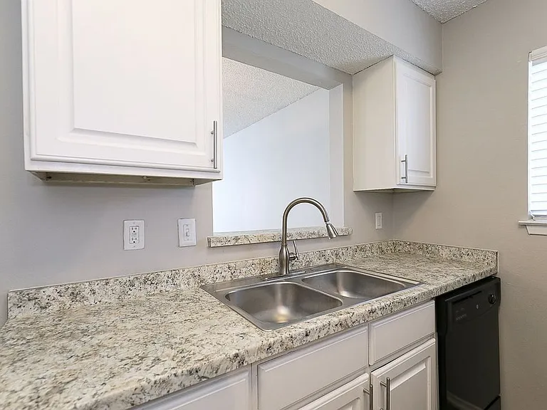 City Summit Apartments — Photo 34