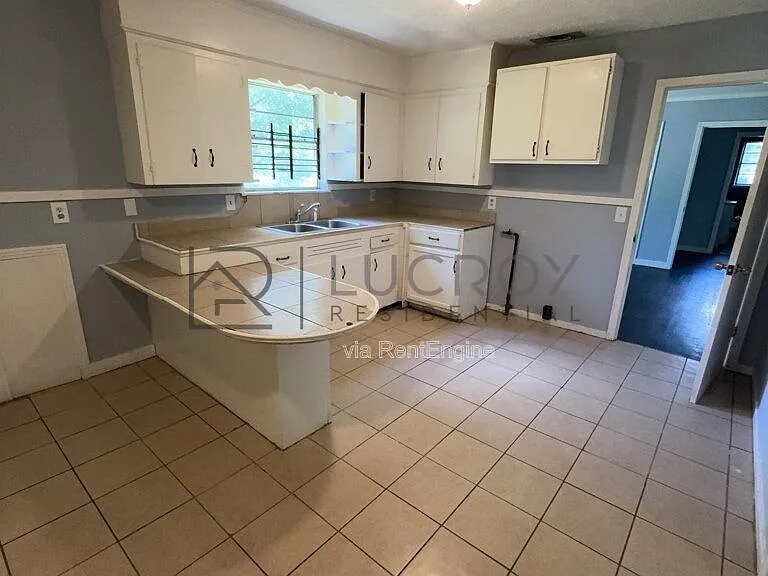1339 Maria Dr — Photo 7