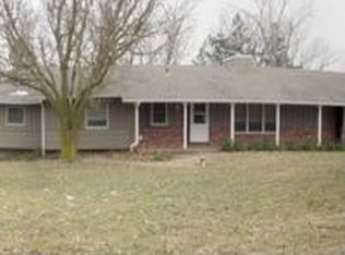 8425 Cottonwood Ln, Hesston, KS 67062