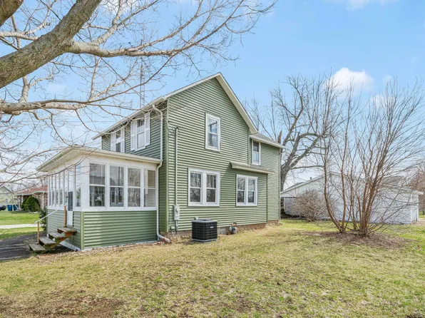 401 S Robinson St, Earlville, IL 60518