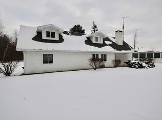 939 E Saginaw Rd, Sanford, MI 48657