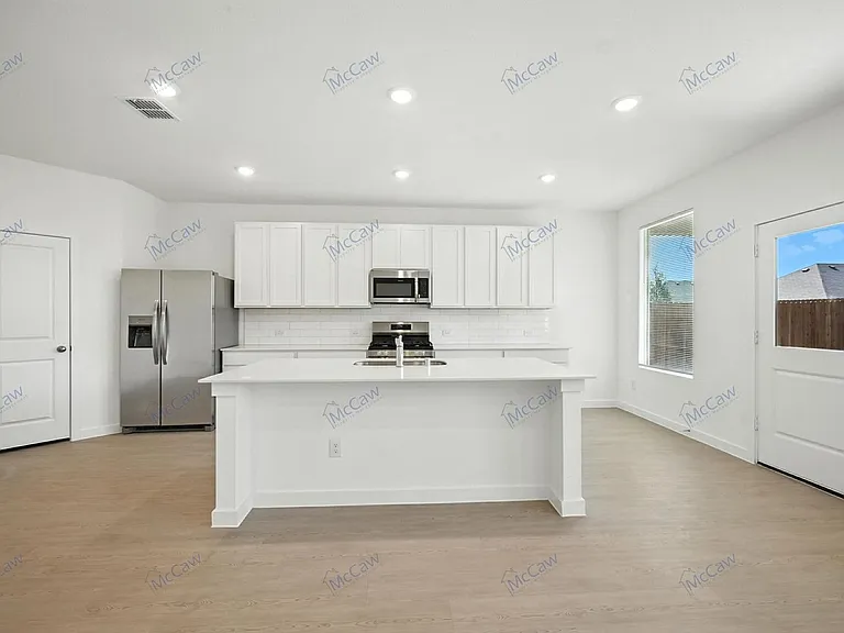 1813 Spruce Cir — Photo 6