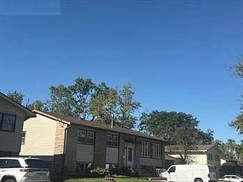 3rd image of 2719 Larkspur Ln