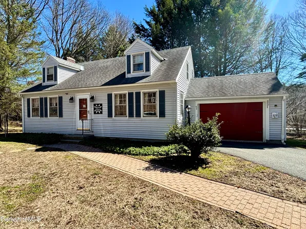 30 School St, Dalton, MA 01226