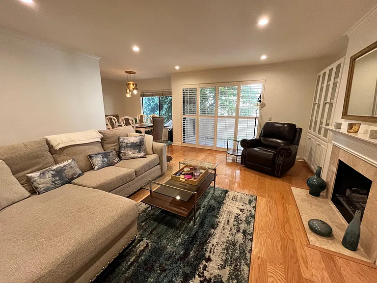 1910 Pelham Ave #4 — Photo 19