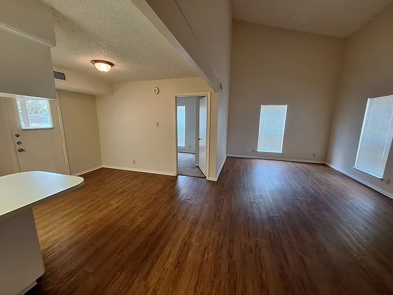 8207 Hood Cir #B — Photo 5