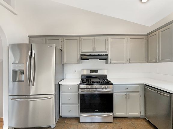 4th image of 3205 NE 3rd Ave #B