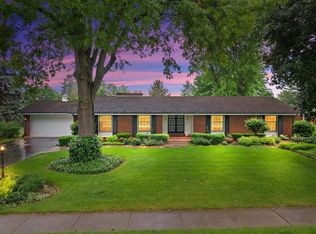 135 Thornbrook Rd, Dekalb, IL 60115