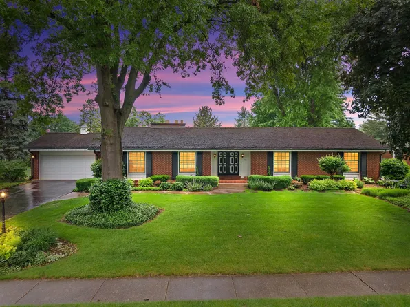 135 Thornbrook Rd, Dekalb, IL 60115