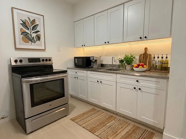 119 NE 56th St #3 — Photo 1