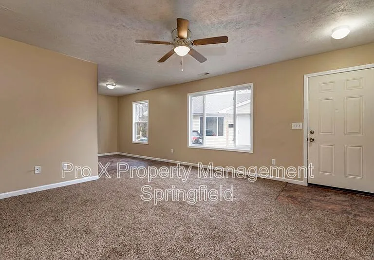 652 N Belview Ave #B — Photo 2
