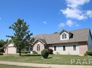 11801 N Deerfield Dr, Dunlap, IL 61525