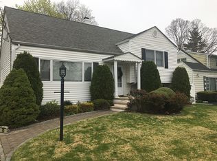 25 Ascot Rd, Yonkers, NY 10710