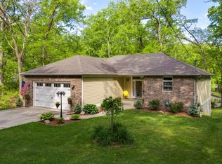 15065 E Townhall Rd, Effingham, IL 62401