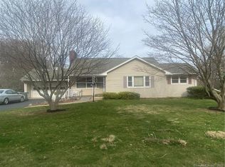 31 Moorland Rd, Trumbull, CT 06611