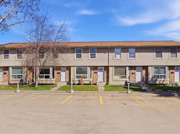 123 S Queensland Dr SE #60, Calgary, AB T2J 5J4