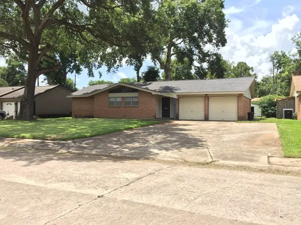 128 Mulberry St, Lake Jackson, TX 77566