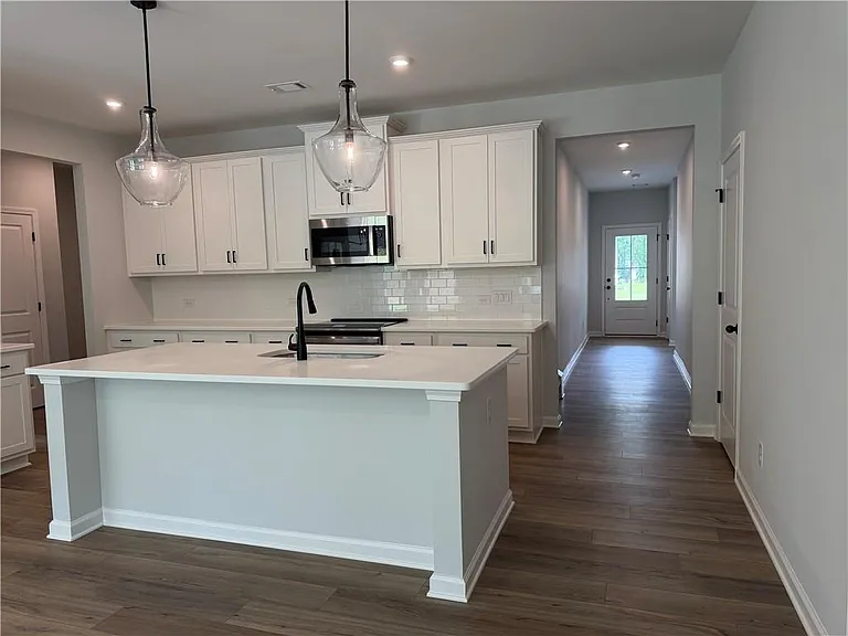 139 Jacobs Hollow St — Photo 5