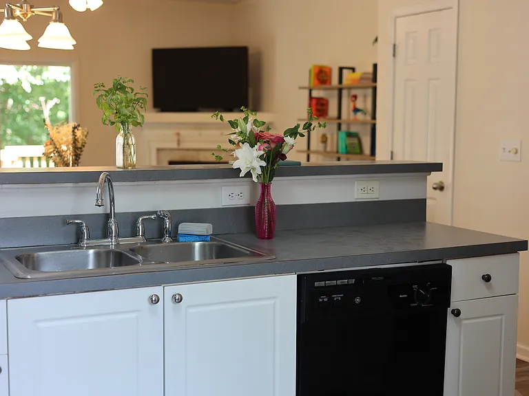 2405 Bay Harbor Dr — Photo 4