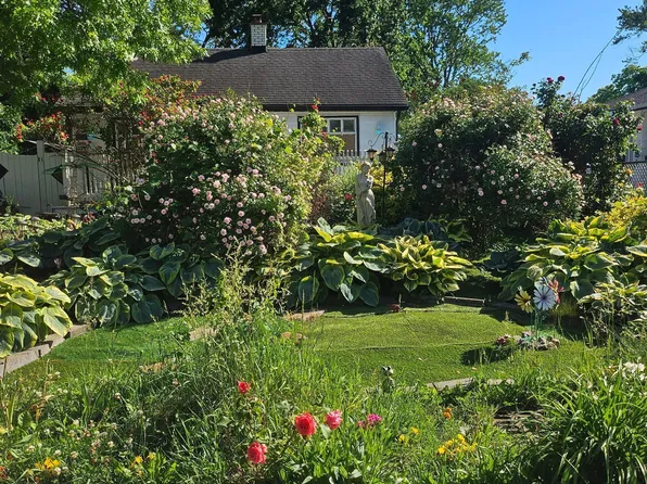 7 Vera St, Saint Catharines, ON L2S 1C3